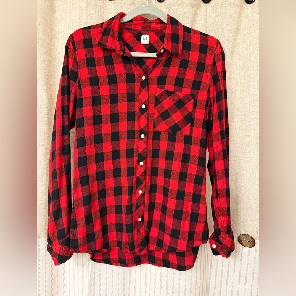 GAP Red and Black Plaid Men's Shirt